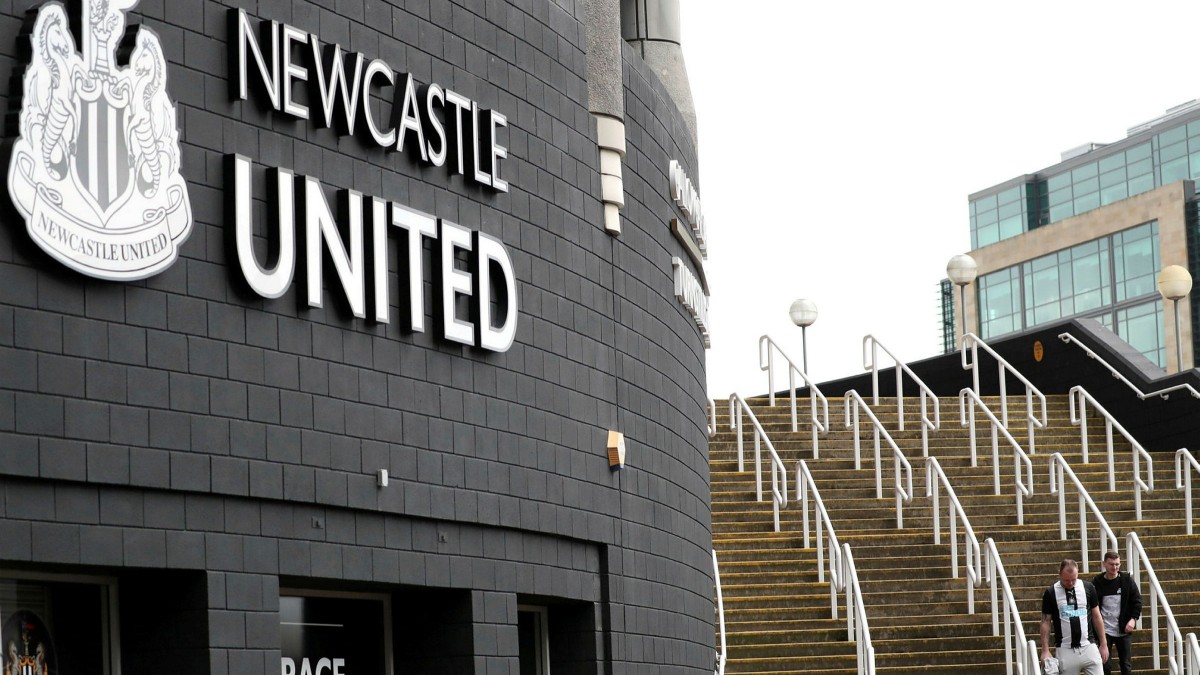 Fans Inginkan Newcastle Membajak Pemain Incaran Manchester United